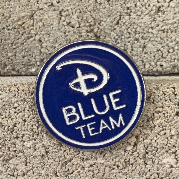Disney Trading Pins - Picture 5 of 6